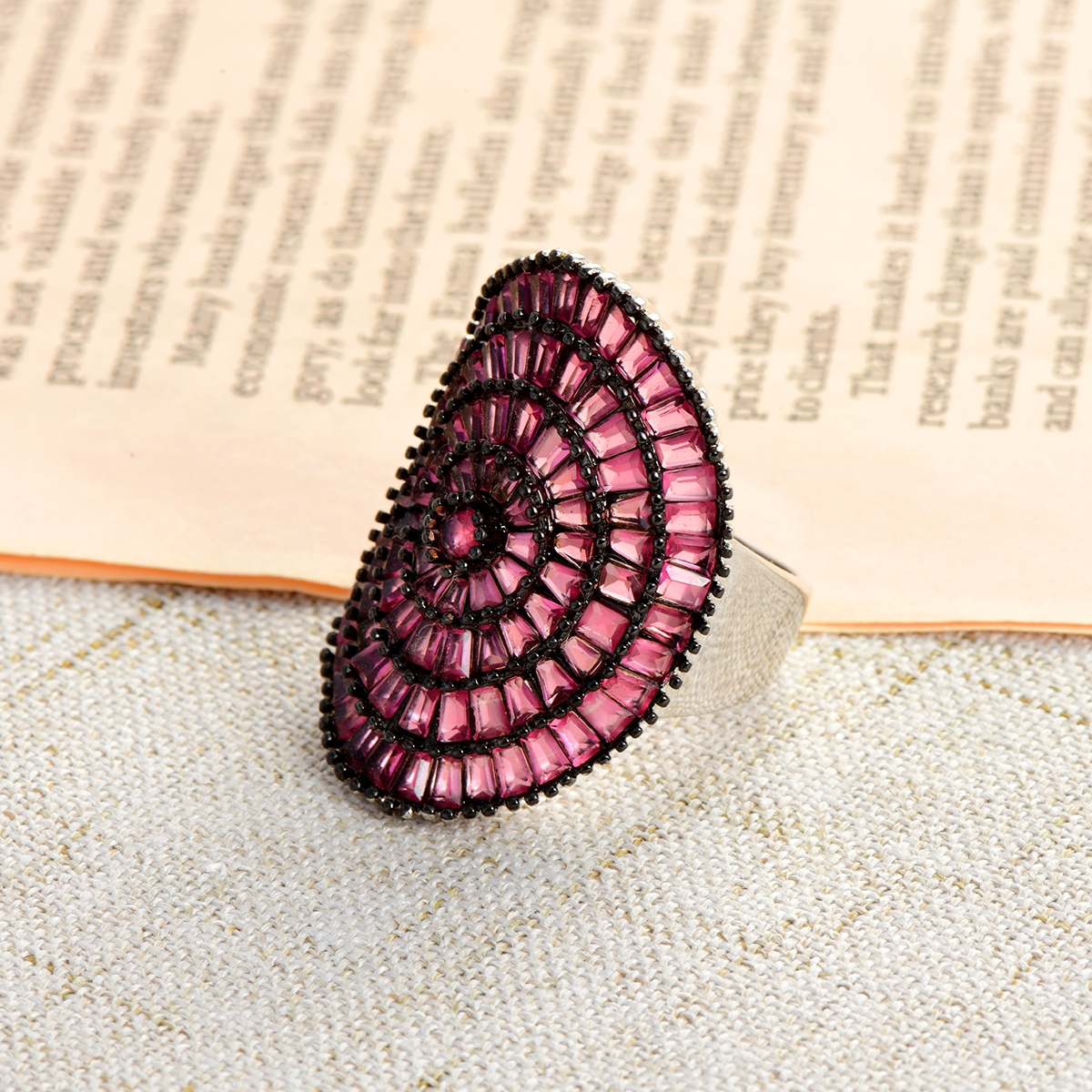 Hot Selling Pink Fashion Fashion Ring from Top Designer